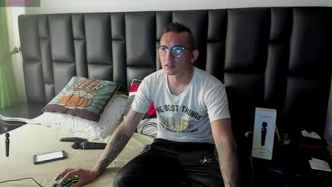 Mike Bennet Make me Cum Please online show from June 7, 9:20 pm