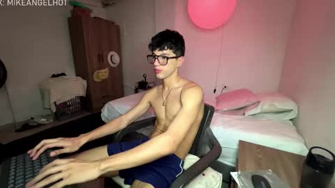 Mike Pineapple online show from January 14, 3:36 am