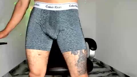 mikee_scooth online show from June 6, 5:02 am