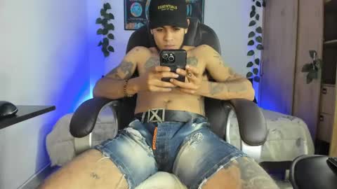 mikee_scooth online show from February 17, 5:14 am