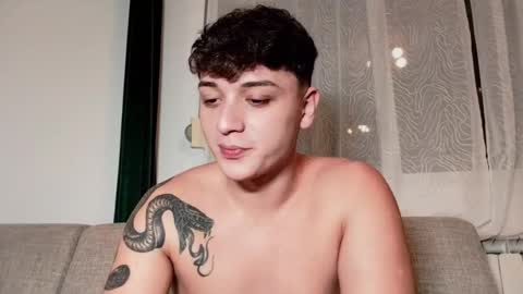 Snapshot of mikelaur chatting on October 22, 6:53 pm MikeLaur online show from October 22, 6:53 pm