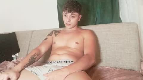 Snapshot of mikelaur chatting on September 24, 6:36 pm MikeLaur online show from September 24, 6:36 pm