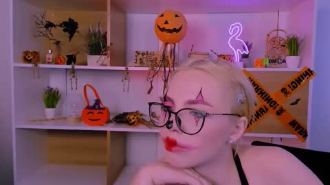 miki_ti online show from October 31, 9:42 am