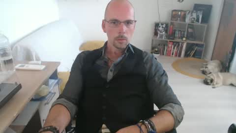 Snapshot of mikmik91 chatting on September 16, 3:37 pm mikmik91 online show from September 16, 3:37 pm