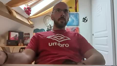 Snapshot of mikmik91 chatting on December 24, 10:33 am mikmik91 online show from December 24, 10:33 am