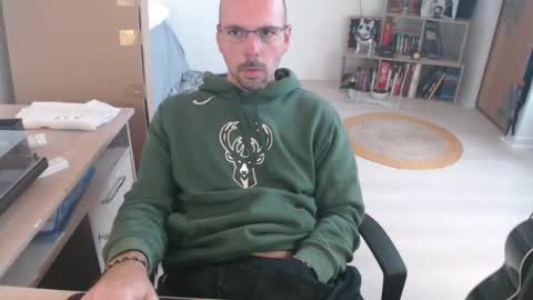 Snapshot of mikmik91 chatting on October 16, 9:53 am mikmik91 online show from October 16, 9:53 am