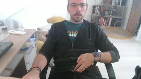 Snapshot of mikmik91 chatting on September 15, 10:17 am mikmik91 online show from September 15, 10:17 am