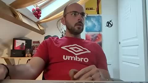 Snapshot of mikmik91 chatting on December 24, 2:33 pm mikmik91 online show from December 24, 2:33 pm