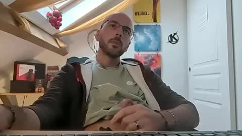 Snapshot of mikmik91 chatting on December 18, 3:00 pm mikmik91 online show from December 18, 3:00 pm