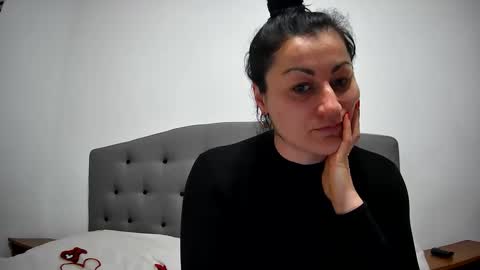 Snapshot of mikyloveu chatting on February 17, 4:39 pm Mikyloveu online show from February 17, 4:39 pm