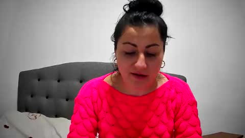 Snapshot of mikyloveu chatting on February 21, 4:05 pm Mikyloveu online show from February 21, 4:05 pm