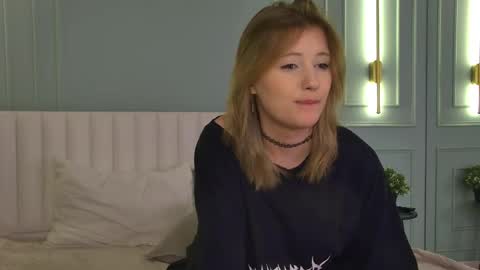 mila_blum online show from April 16, 9:39 pm