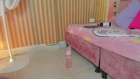mila_grace_ online show from May 12, 6:39 pm