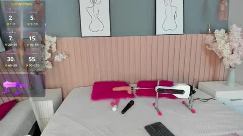 mila_hank online show from March 11, 1:03 pm