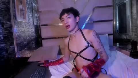 Snapshot of mila_leon chatting on October 5, 5:27 am Mila online show from October 5, 5:27 am
