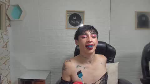 Snapshot of mila_leon chatting on October 1, 3:16 am Mila online show from October 1, 3:16 am