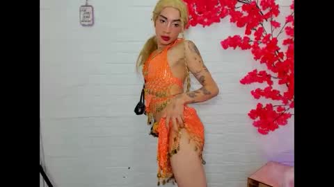 Snapshot of mila_leon chatting on October 18, 3:33 am Mila online show from October 18, 3:33 am