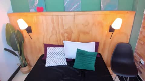 Mila and samy online show from December 3, 11:55 am