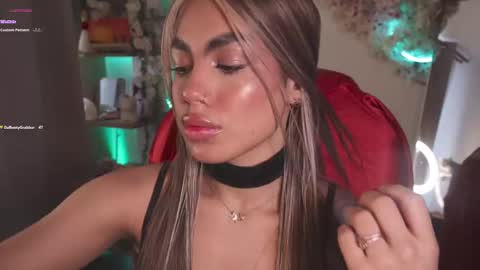 Snapshot of mila_snoow chatting on September 9, 2:17 pm M I L A online show from September 9, 2:17 pm