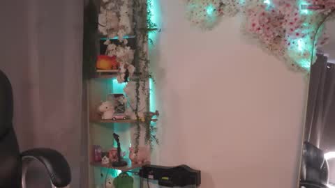 Snapshot of mila_snoow chatting on October 7, 12:01 pm M I L A online show from October 7, 12:01 pm