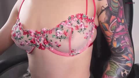 Snapshot of mila_snoow chatting on October 20, 11:48 am M I L A online show from October 20, 11:48 am