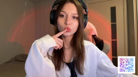 milamiuu online show from May 8, 2:34 pm