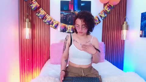 Snapshot of milamonroe_ chatting on October 20, 2:00 pm Mila online show from October 20, 2:00 pm