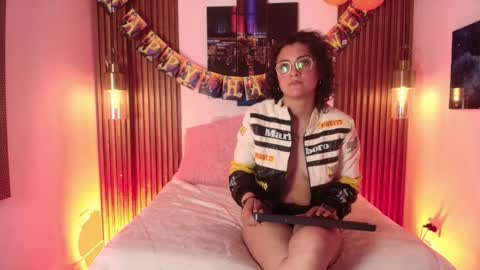 Snapshot of milamonroe_ chatting on October 18, 2:54 pm Mila online show from October 18, 2:54 pm