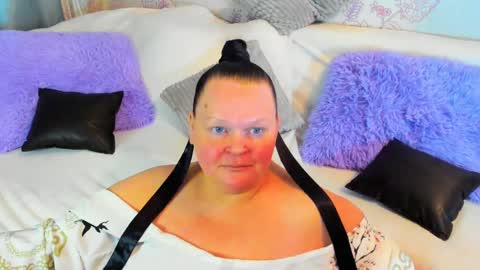 Lana online show from February 11, 8:10 pm