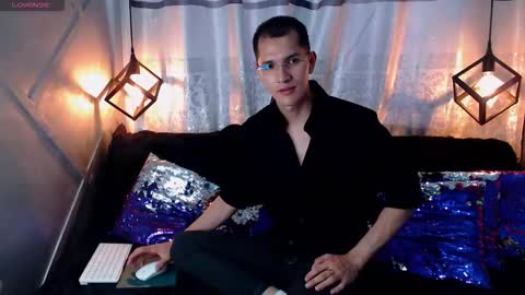 milandavid1 online show from March 13, 6:55 pm