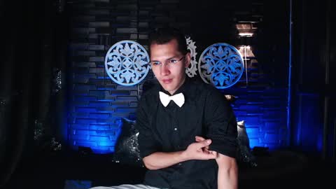 milandavid1 online show from April 4, 5:42 pm