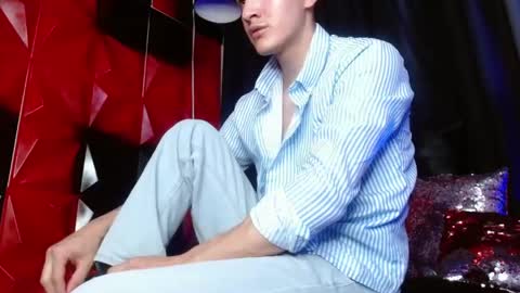 milandavid1 online show from April 16, 8:09 pm