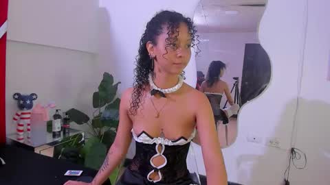 milanx2 online show from December 5, 10:07 pm