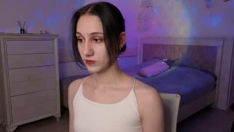 milavey online show from April 8, 6:33 pm