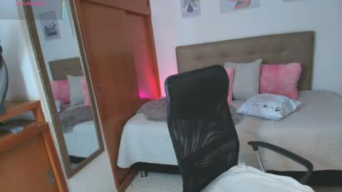 Miley online show from April 9, 1:17 pm