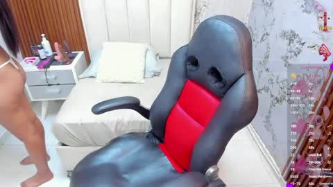 MILEY online show from April 20, 1:03 pm