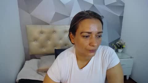 milf_hugeboobs online show from October 28, 11:11 am