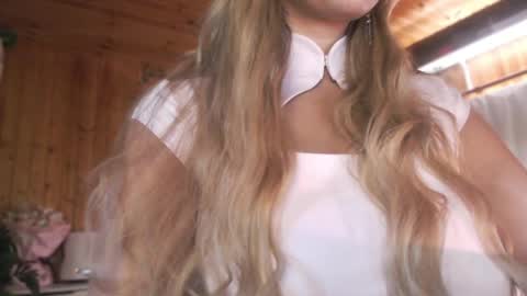 milk_bunny_ online show from June 8, 9:43 am