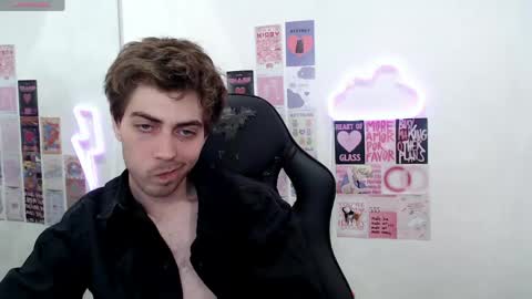 milkhunter_ online show from April 16, 9:50 pm