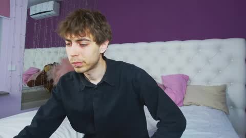 milkhunter_ online show from April 20, 5:10 am