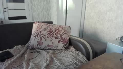 Isaac online show from February 2, 4:59 am