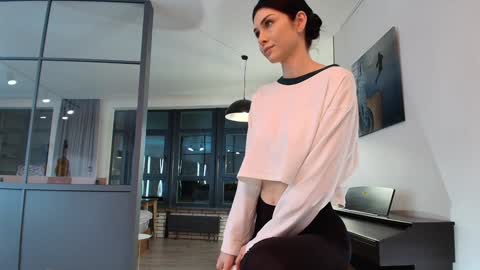 milla bella online show from February 24, 9:07 pm