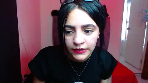 Snapshot of millacounisslosexanal chatting on October 23, 4:52 pm Violeta online show from October 23, 4:52 pm