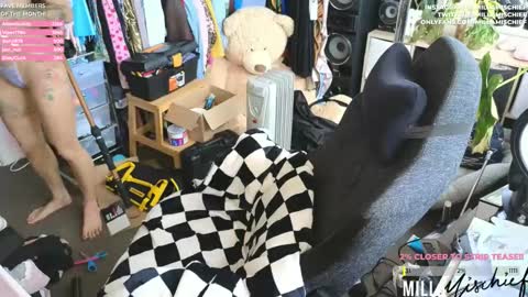 Snapshot of millamischief chatting on October 10, 2:39 am Milla Mischief online show from October 10, 2:39 am