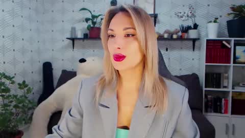 MillaXQueen online show from February 4, 4:11 pm