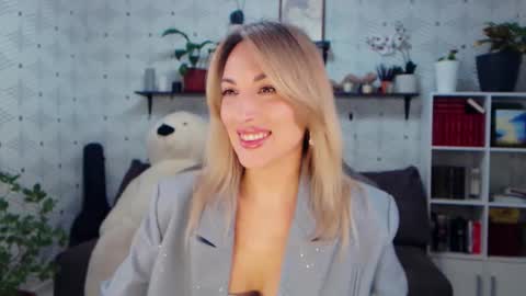 MillaXQueen online show from February 11, 4:00 pm