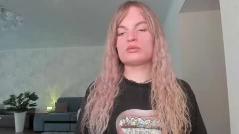 mili-kira online show from April 20, 12:41 pm