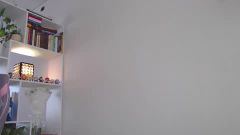 Snapshot of milly_ross23 chatting on February 15, 10:00 am Milly online show from February 15, 10:00 am