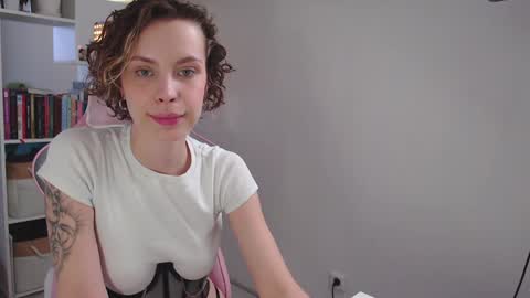 Snapshot of milly_ross23 chatting on January 19, 7:25 am Milly online show from January 19, 7:25 am