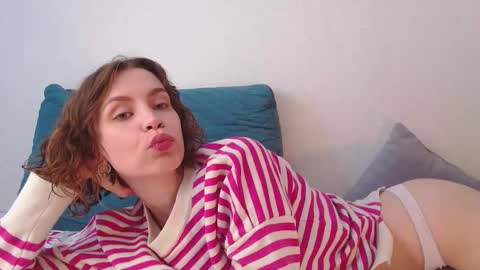 Snapshot of milly_ross23 chatting on September 13, 8:28 am Milly online show from September 13, 8:28 am